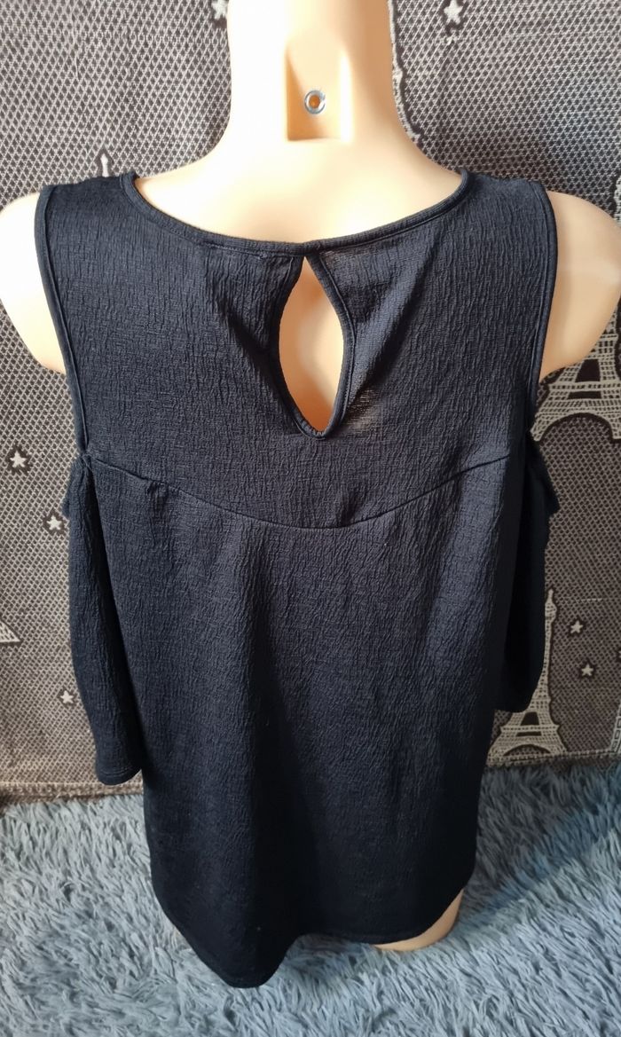T-shirt noir à épaules dénudée taille L - photo numéro 5
