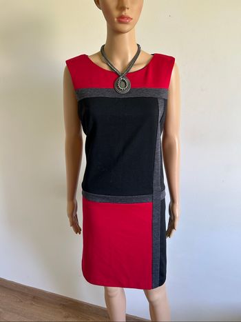 Robe noire et rouge sans manches Anna Field taille 40 bon état
