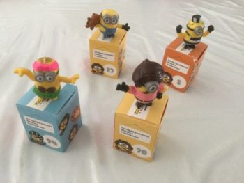 Lot 4 figurines Minions