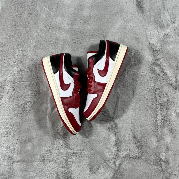 Nike Air Jordan 1 Low « White/Gym Red Black-Sail » pointure 42.5