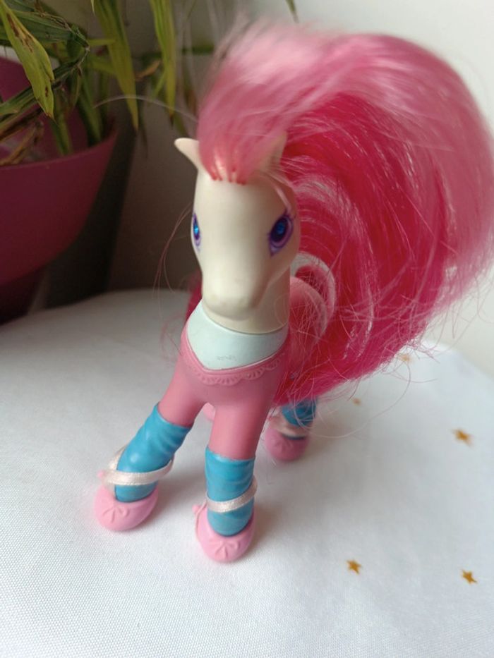 Little Pony petit poney wiki danseuse dance danse rose pink satin slipper hasbro wiki piroetta - photo numéro 3