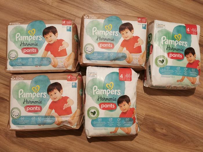 160 couches Pampers Harmonie Pants Taille 4