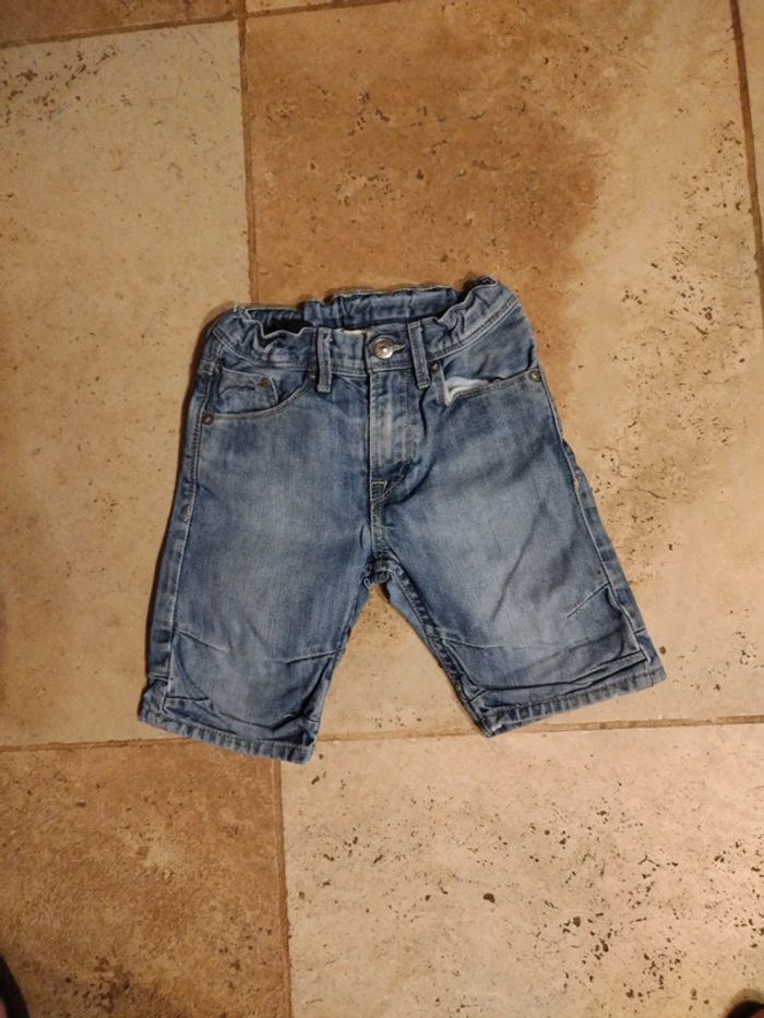 Bermuda Jean garçon en 3 ans