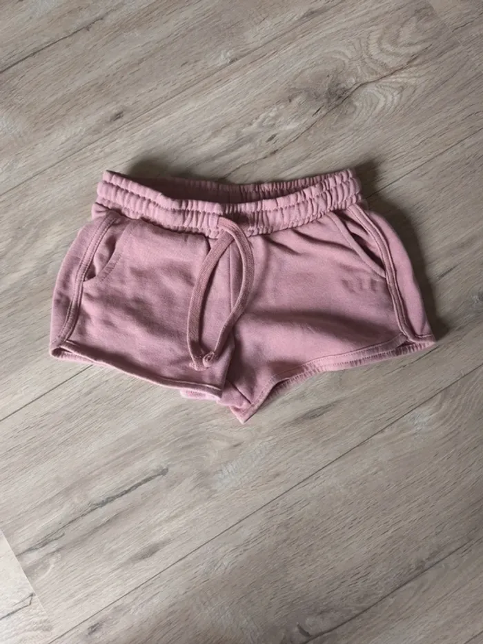 Short fille