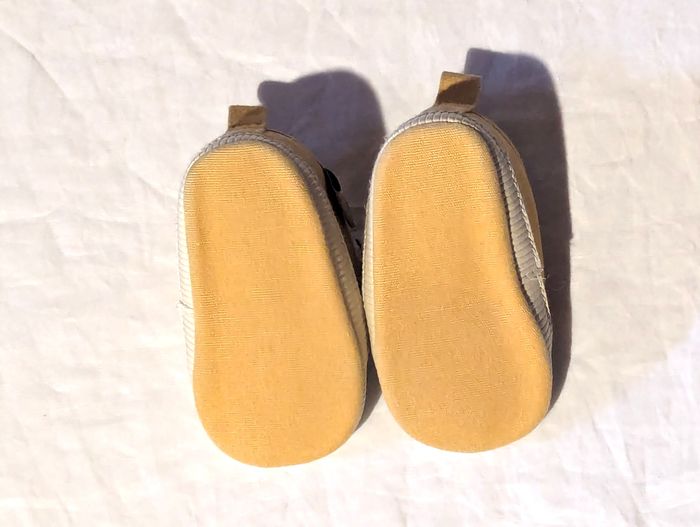 Chaussures Jaunes Ocre Dessin Petit Poussin Fermeture Scratchs Accessoires Petits Enfants Bébés - photo numéro 7