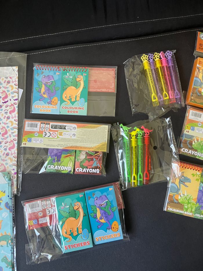 Lot accessoires cadeaux d’invités anniversaire enfant dinosaure - photo numéro 3