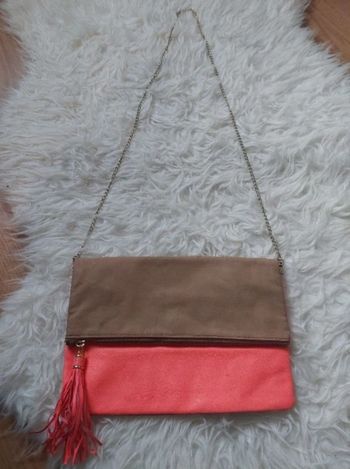 Pochette/clutch/sac corail/marron avec chaînette dorée et pompon H&M