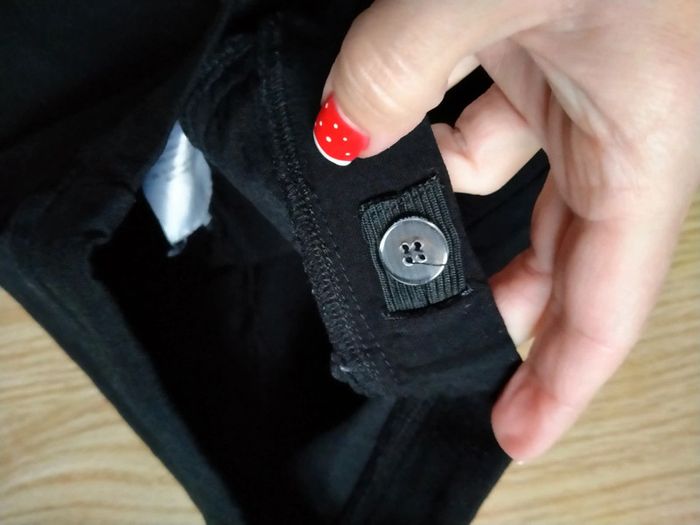 Pantalon noir . Fille. 
Taille 4 ans. Offert pour un lot de 10 Euros - photo numéro 7