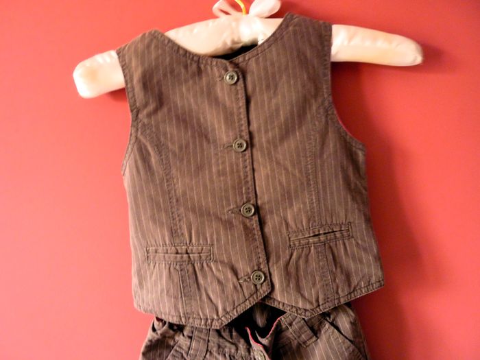 Ensemble tenue Fille Okaidi 4 ans pantacourt gilet 2 pièces marron TBE - photo numéro 2