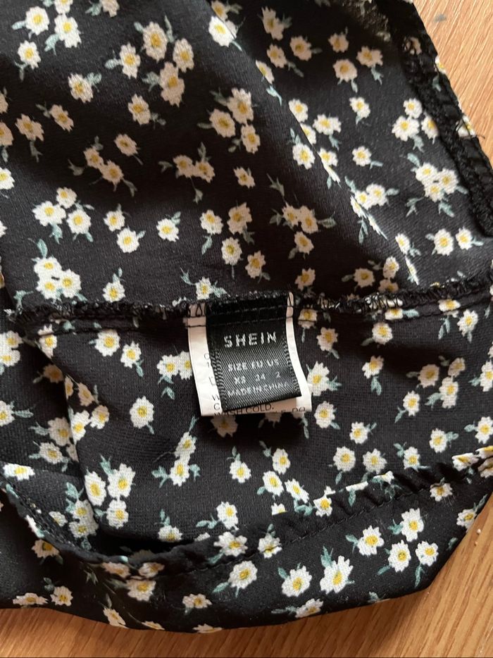 Robe manches longues noire fleuris T.XS Shein TBE 🌼 - photo numéro 2