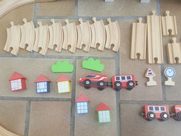 Circuit train en bois 53 pièces - photo numéro 5