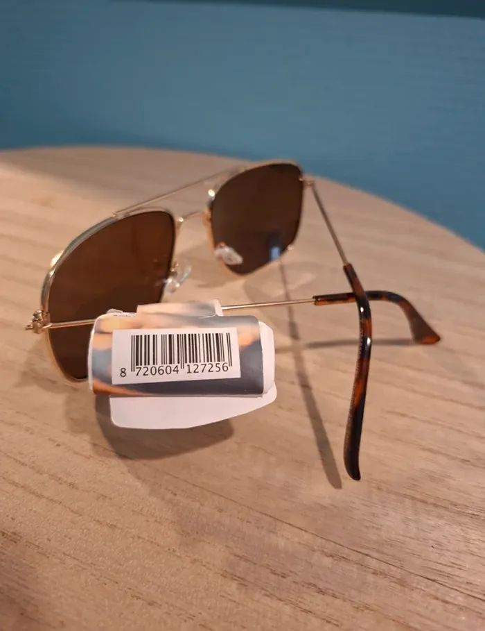 💄 Jolie paire de lunette de soleil classe 💄 - photo numéro 5