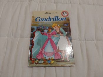 Livre enfant titre Cendrillon