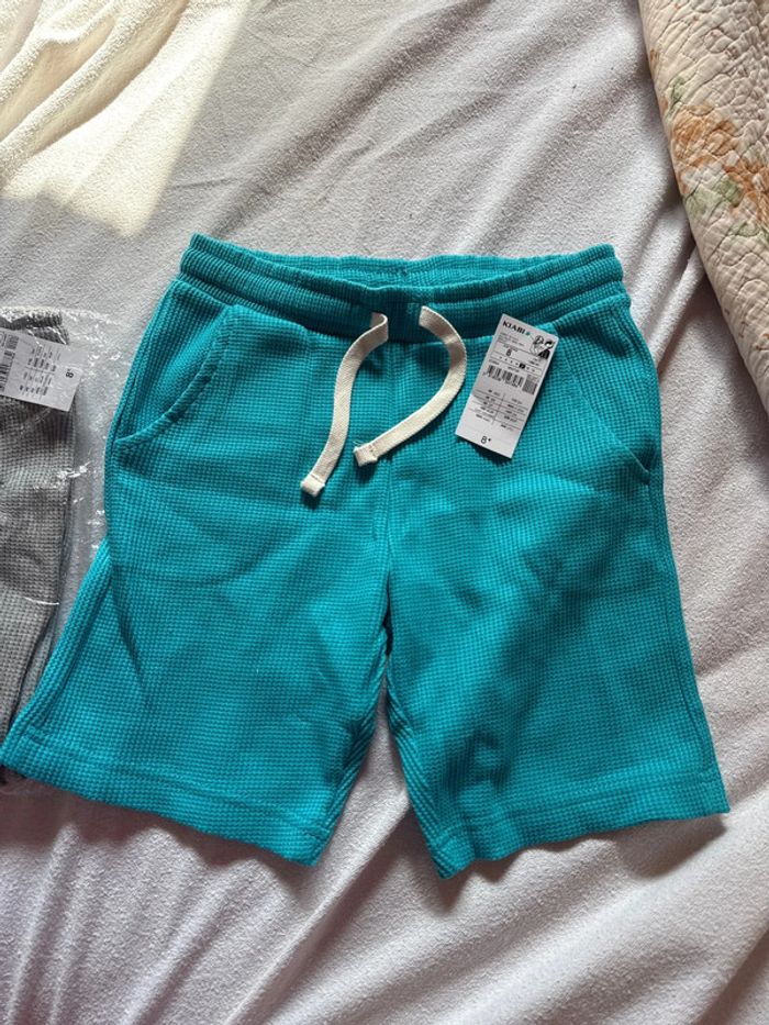 Lot de 2 shorts neufs avec étiquette taille 8 ans - photo numéro 2