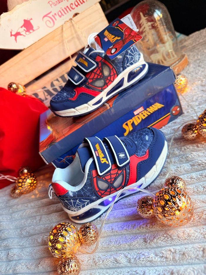 Basket Spiderman lumineux intense - photo numéro 5