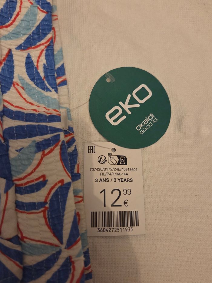 Joli short fille motifs feuilles 3 couleurs bleu , bleu fonce et rouge taille 3 ans neuf Obaibi 6 euros - photo numéro 4