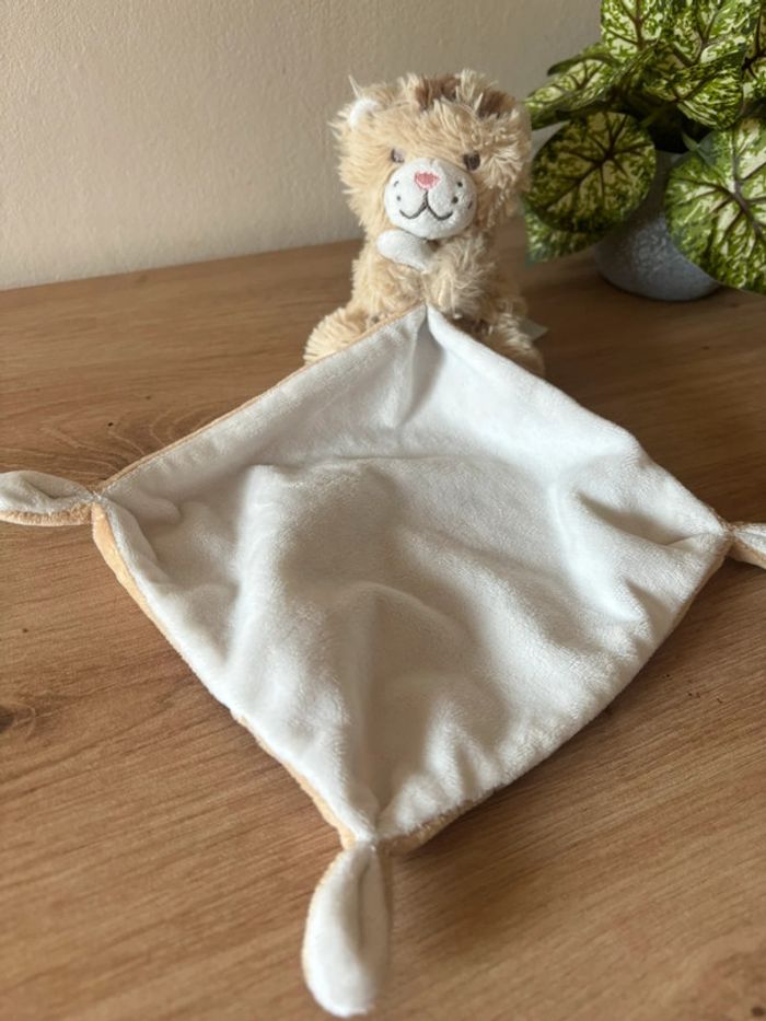 Doudou peluche tigre beige marron mouchoir tex