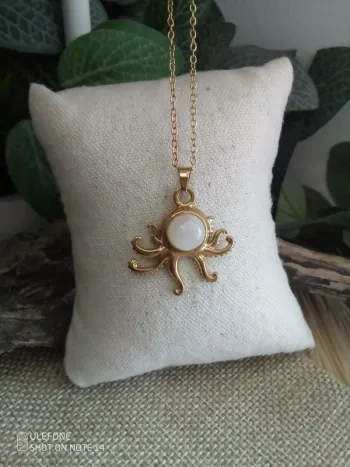Collier pieuvre avec pierre de lune naturelle