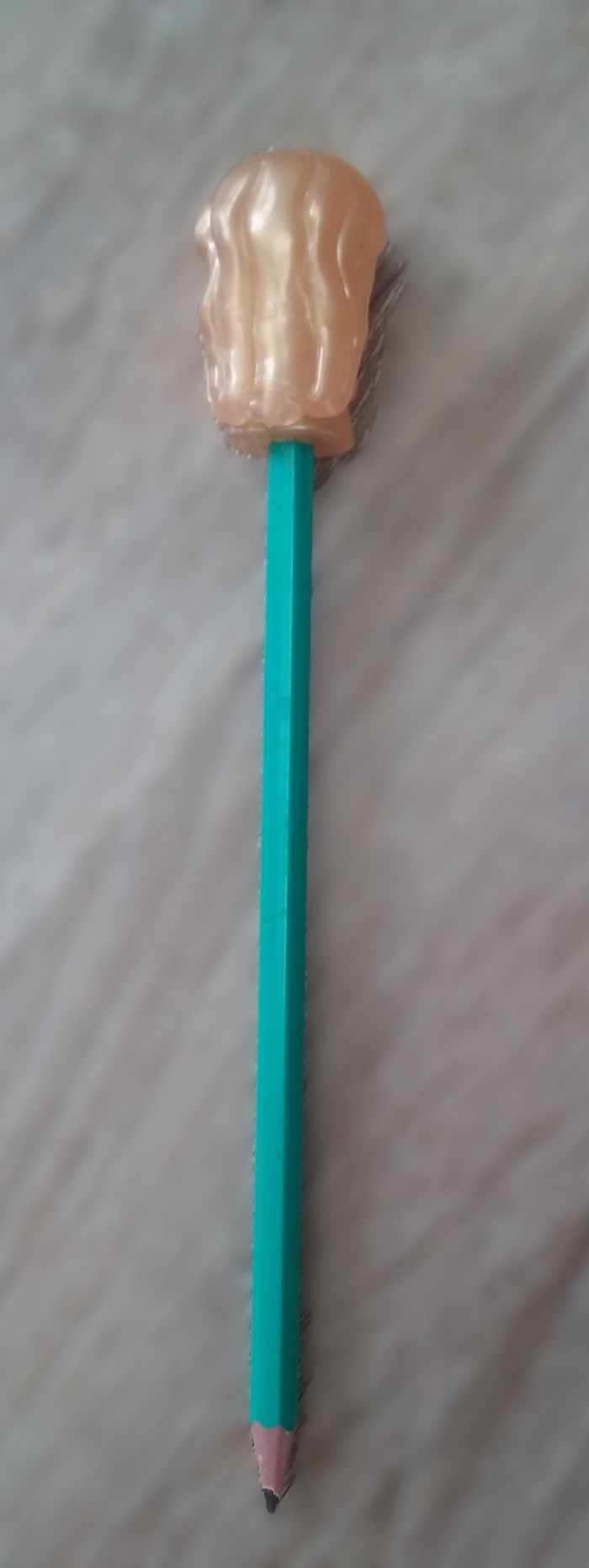 Capuchon avec son crayon de papier - photo numéro 3