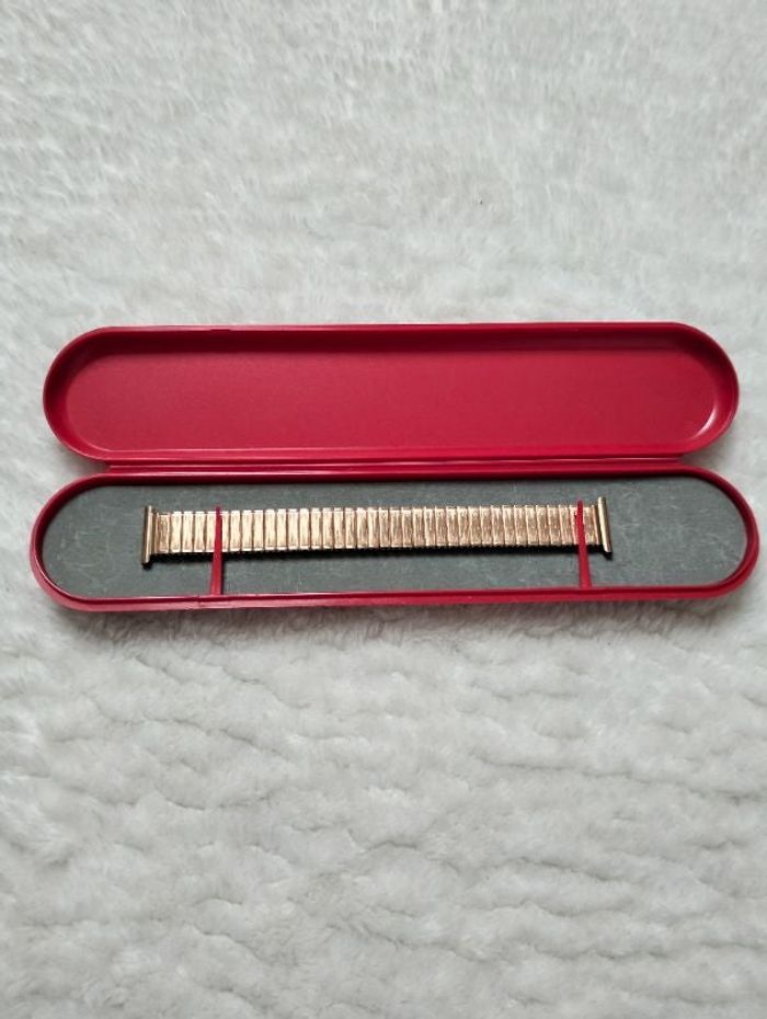 Bracelet de montre élastique.