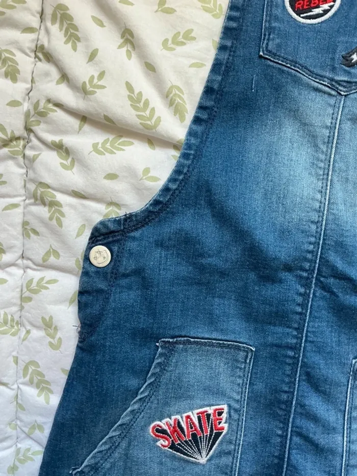 robe salopette en jean bleu avec écussons 10 ans smiley - photo numéro 4