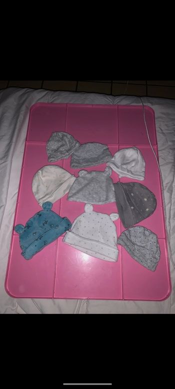 Lot bonnet bébé de la naissance a trois mois