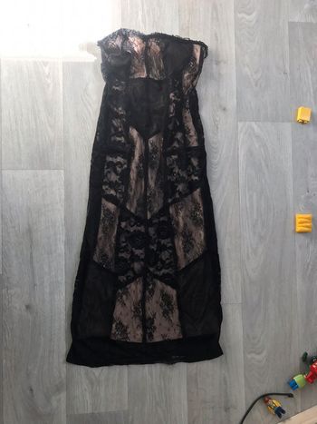 Robe bustier dentelle noire et chair