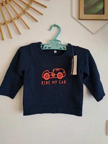 Petit pull bleu marine voiture course rouge in extenso 6 mois neuf