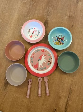 Assiettes + cuillères