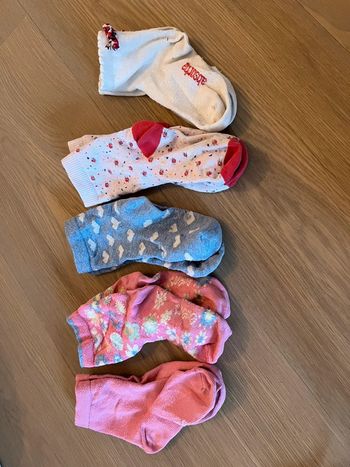 Lot chaussettes p 19-22
