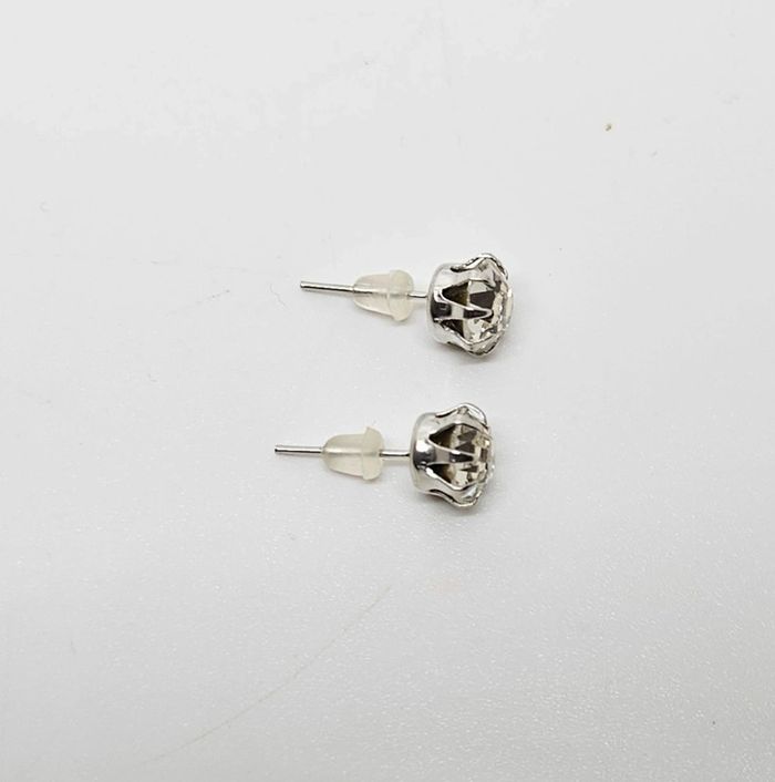 Paire de boucles d'oreilles. Neuve. 4A - photo numéro 2
