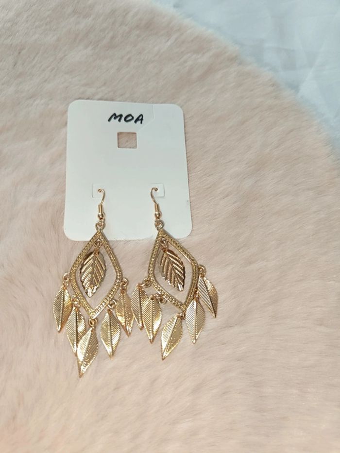 Boucle d'oreille dorée ⭐ feuilles pendantes