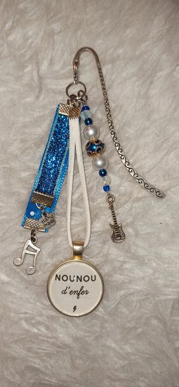 Cadeau nounou, bijoux de sac ou marque page " Nounou d enfer"