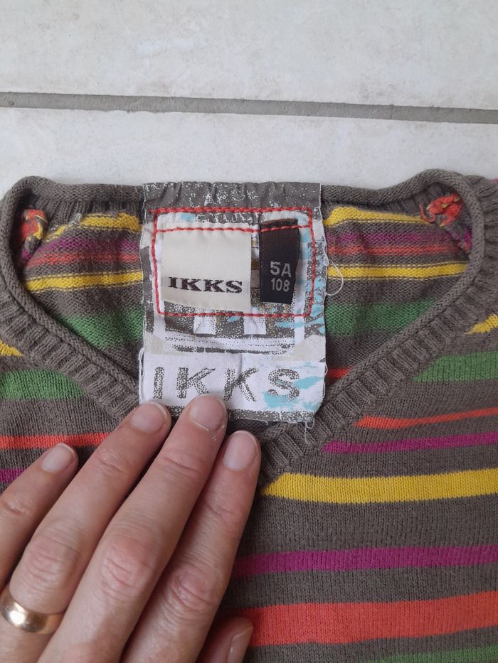 Pull rayé col v - photo numéro 2