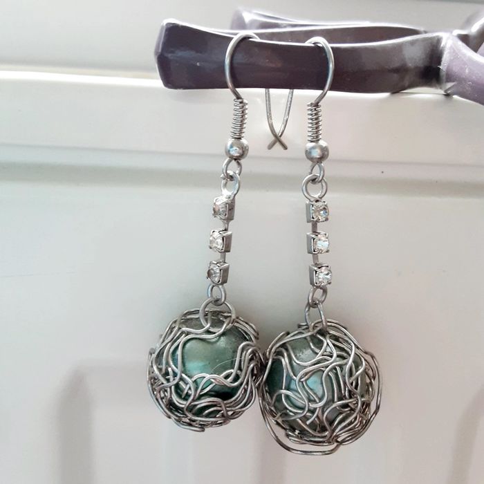 Boucles d'oreilles argentées et strass