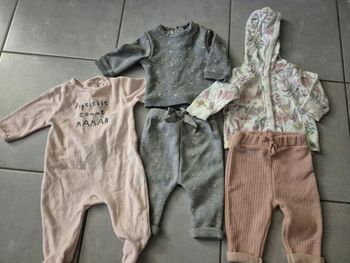 Lot vêtements bébé fille 