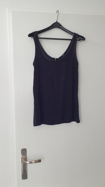 A donner dans un  lot : débardeur noir en S