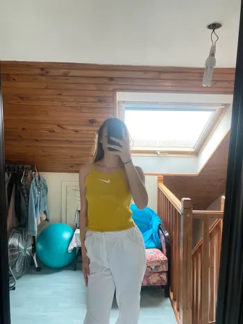 Haut jaune à dos nu