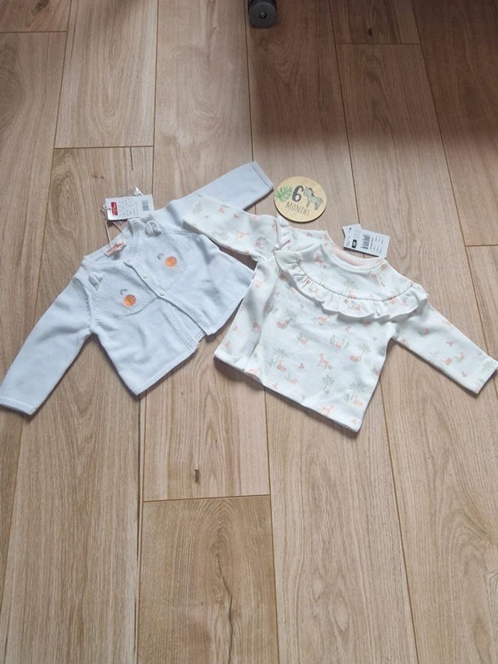 Lot de 1 gilet et 1 sweat bébé fille en 6 mois neufs
