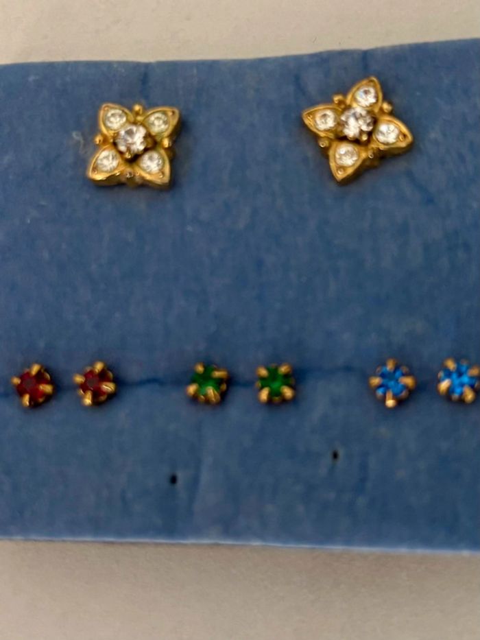 Lot de boucles d’oreilles dorées fantaisie – Strass colorés & étoiles - photo numéro 2