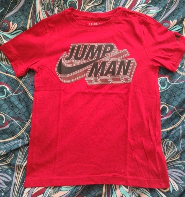Joli tee shirt rouge Nike Jordan 12 13 ans