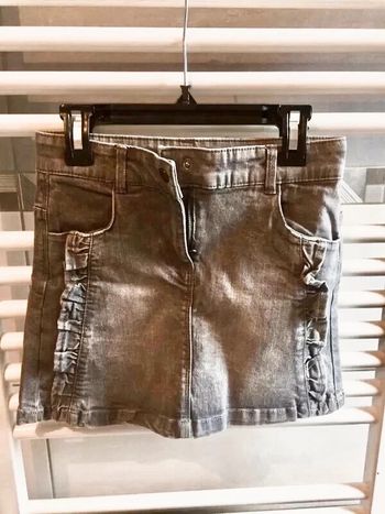 Jupe‘ jeans grise Gemo taille 10 ans neuve à 6 euros