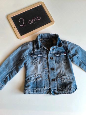 Veste en jean Lisa Rose taille 2 ans en très bon état