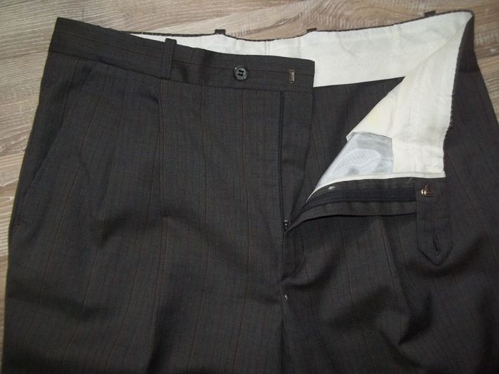 Costume finement rayé léger - photo numéro 7