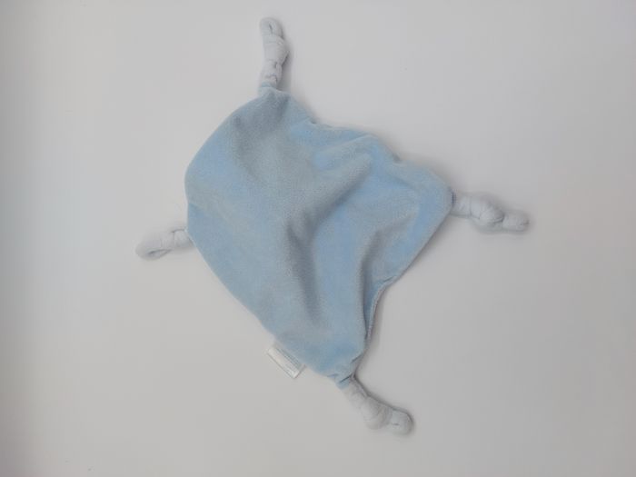 Doudou plat lapin bleu PICOT blanc nœud bleu 4 nouettes - photo numéro 3