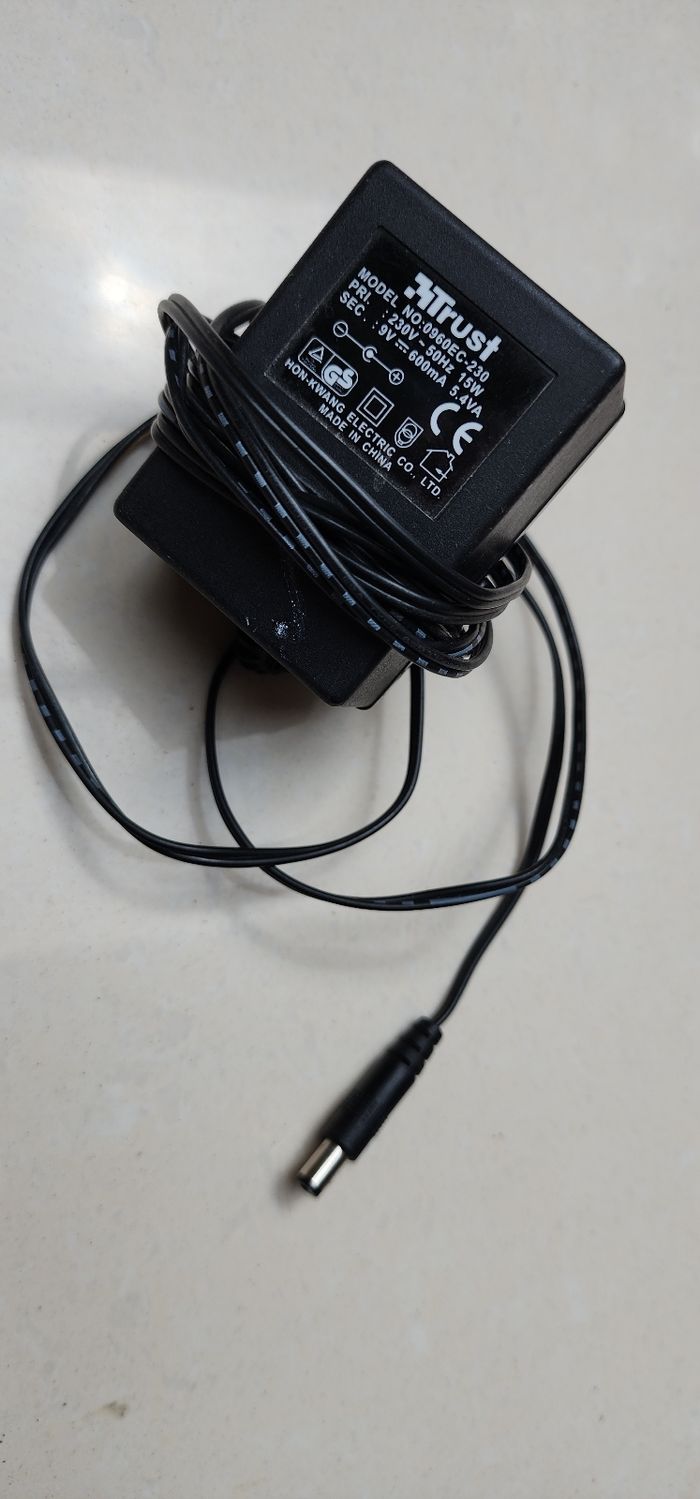 Chargeur Original TRUST 0960EC-230 9V 0.6A 5.5mm/2.1mm - photo numéro 2