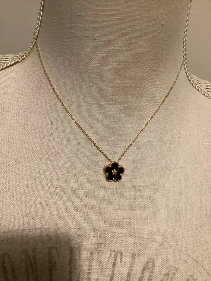 Collier chaine réglable acier inoxydable or trefle résine noire - photo numéro 2