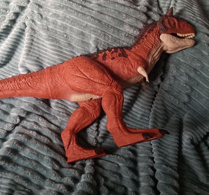 Carnotaure super colossal jurassic world - photo numéro 2