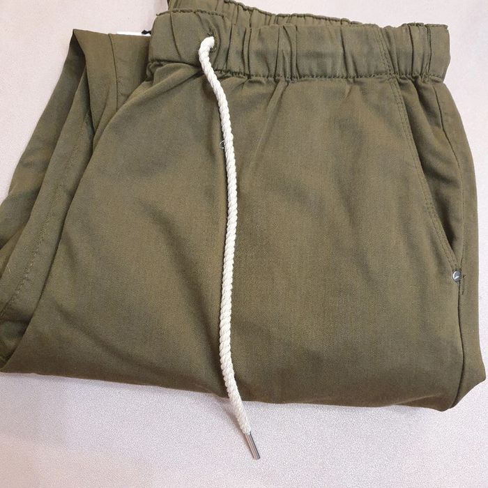 Magnifique pantacourt femme Couleur vert armée taille 48 Breal - photo numéro 8
