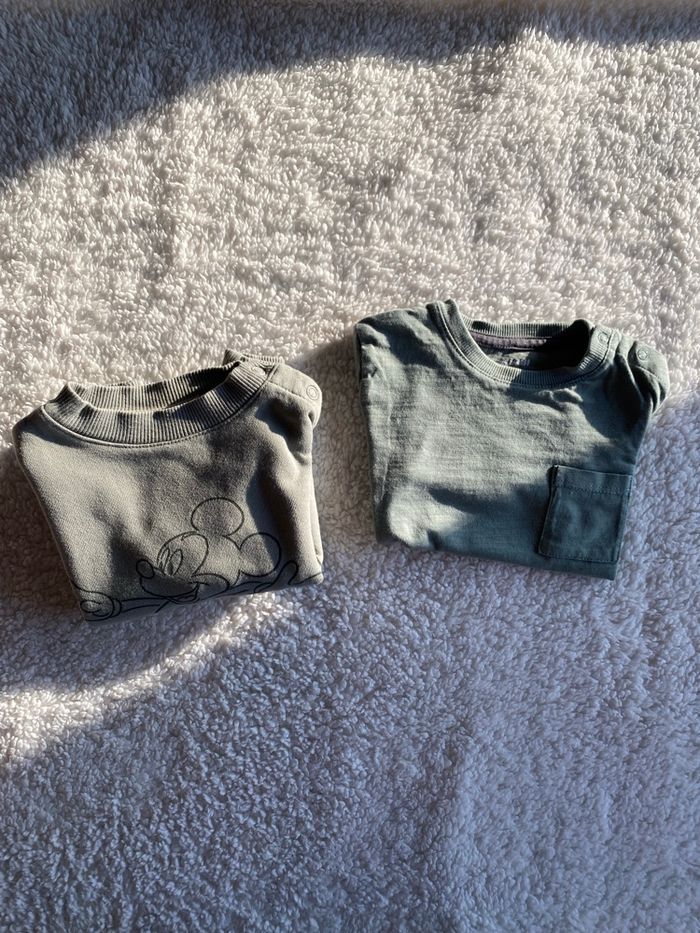 Un pull et un manche longue Kiabi et Disney baby de même taille 18 mois - photo numéro 2
